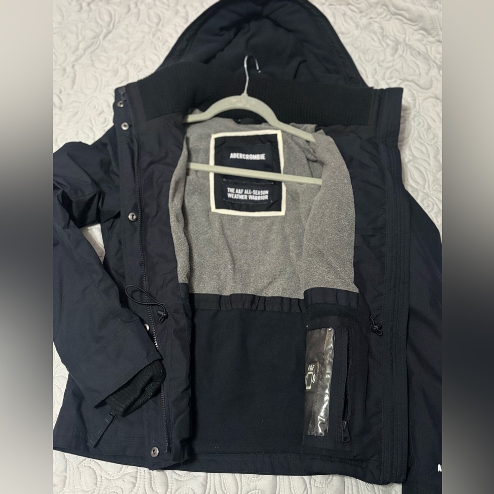 Abercrombie & Fitch All Season Weather Warrior Women's Jacket with Hood